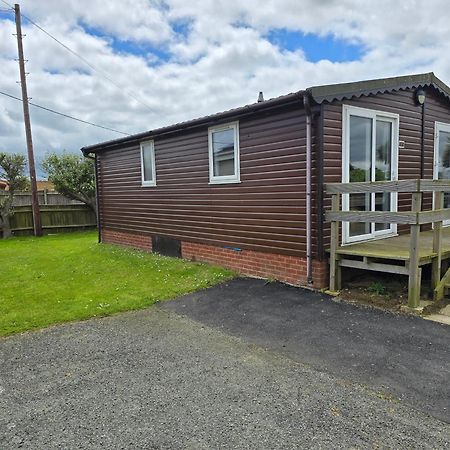 Castaways Holiday Park Hotel Bacton  Exterior photo